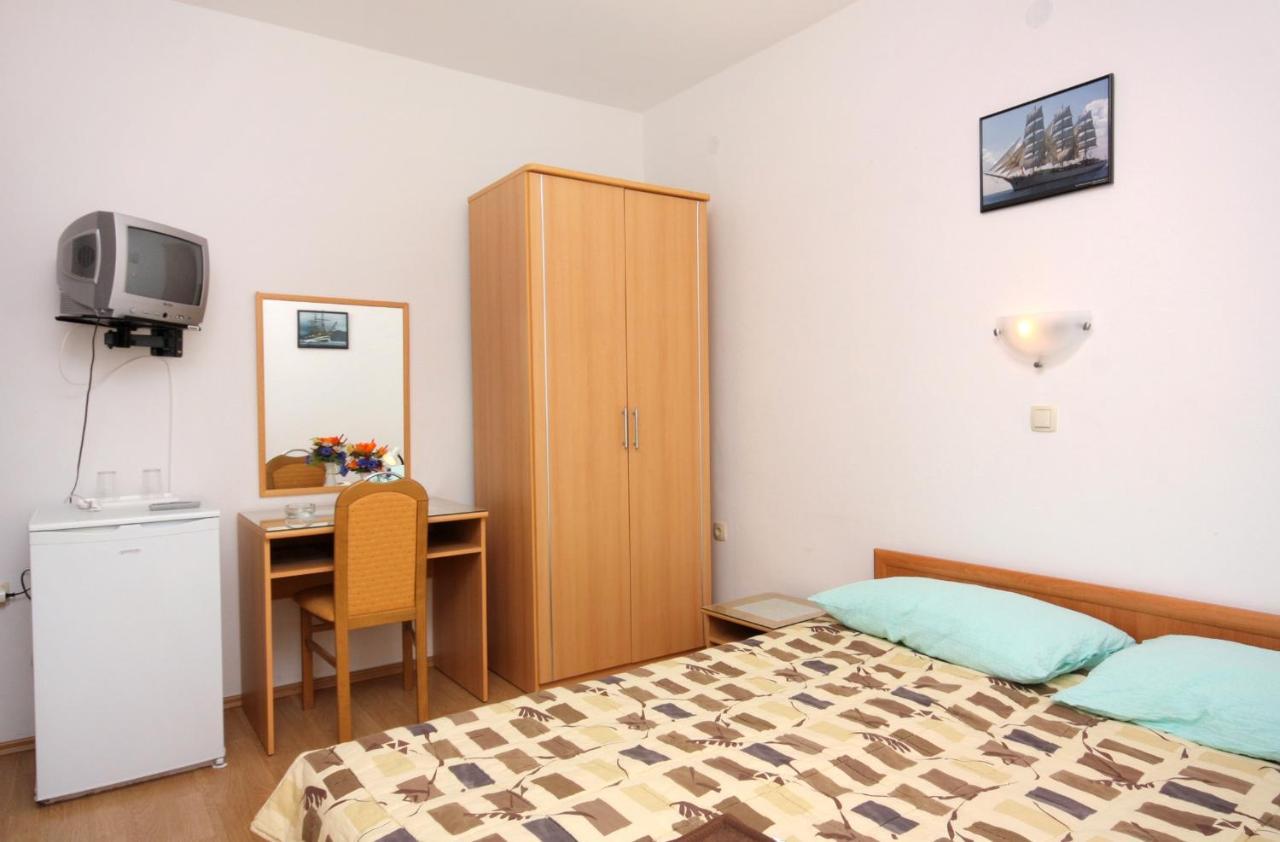 Double Room Vrbnik 5301B 외부 사진