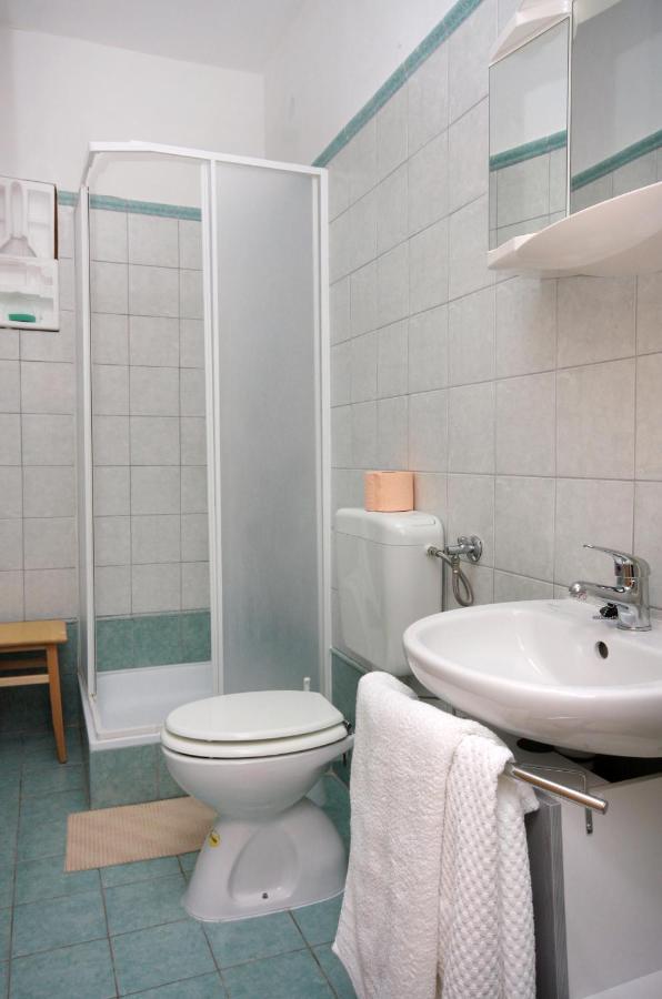 Double Room Vrbnik 5301B 외부 사진